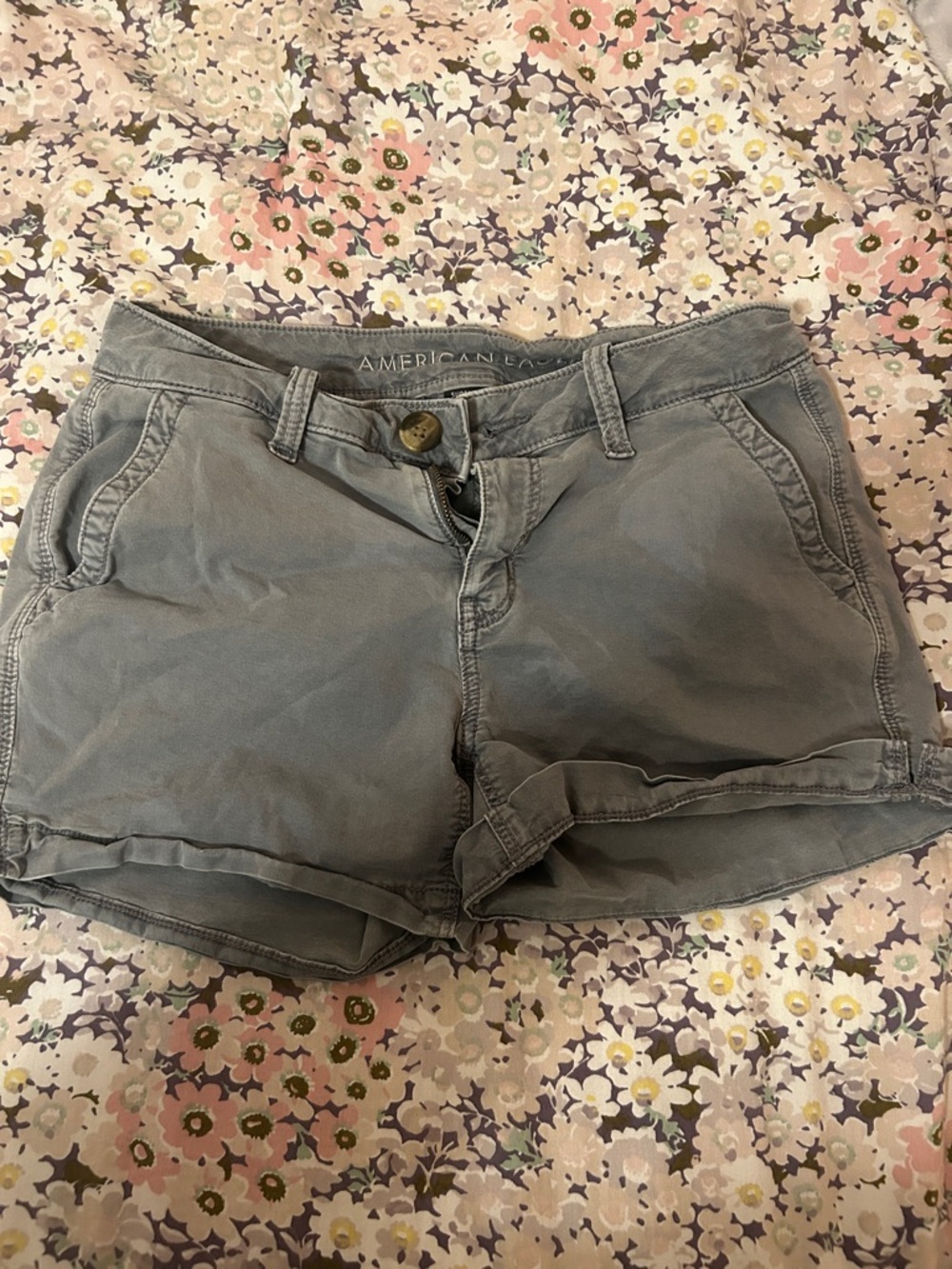 American Eagle Super Stretch Low-Waisted Gray Rolled-Hem Women's Chino Shorts